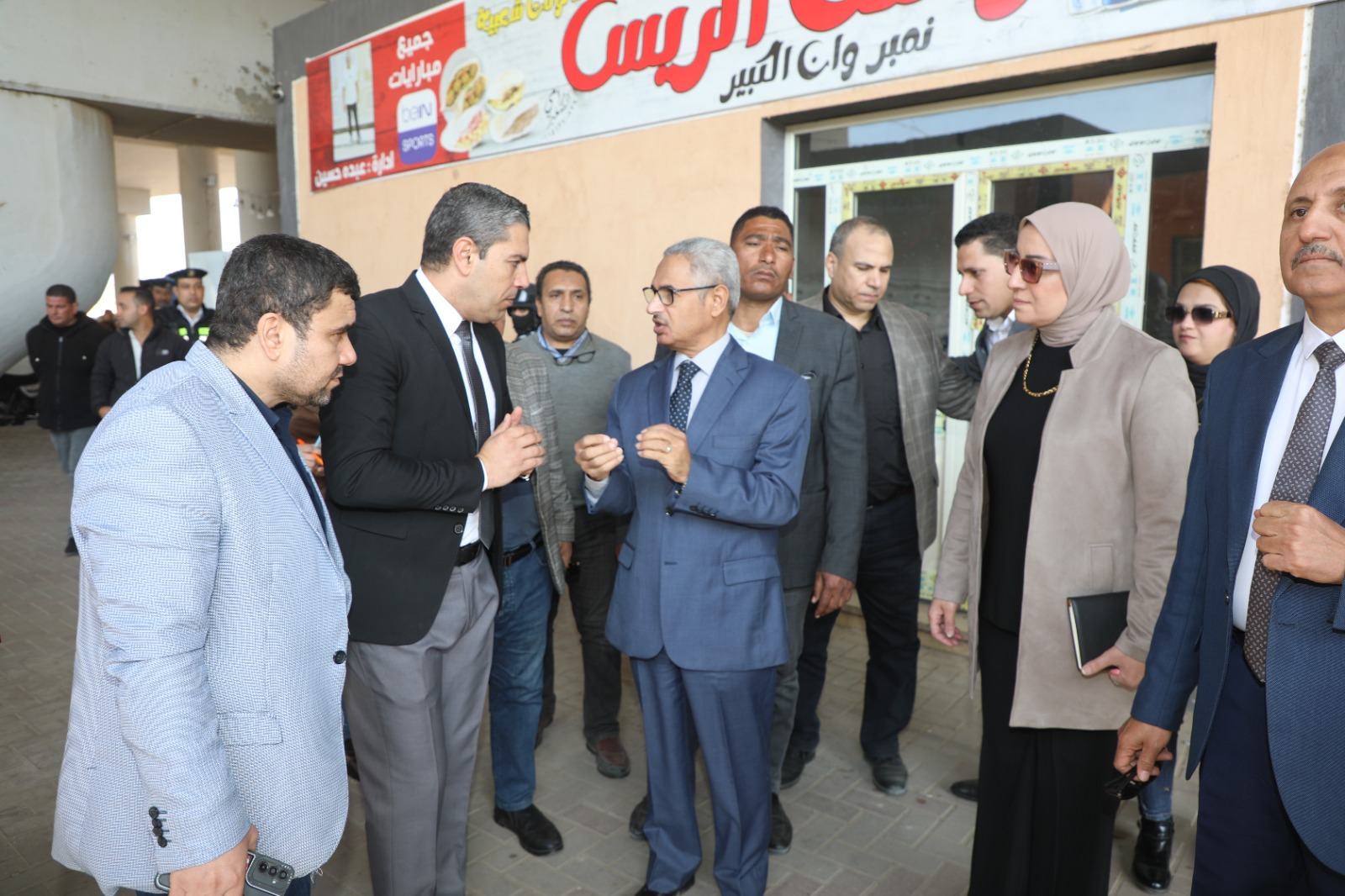 المحافظ يتفقد منظومة العمل بمجمع مواقف عدلي منصور